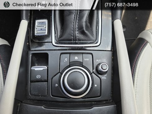 Used 2017 MAZDA MAZDA3 Grand Touring image 19