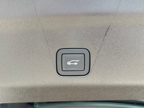 New 2025 GMC Yukon Elevation image 25