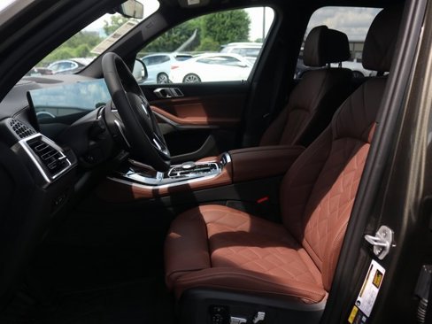 New 2026 BMW X5 xDrive50e image 6