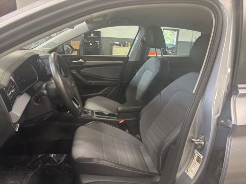 Used 2025 Volkswagen Jetta SE image 35