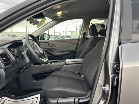 Used 2023 Nissan Rogue S image 12