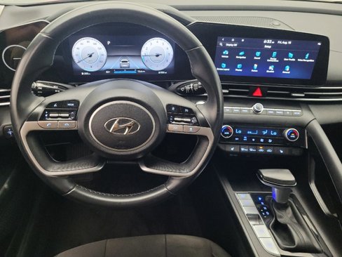 Used 2023 Hyundai Elantra SEL w/ Convenience Package image 22