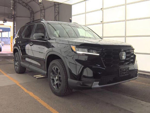 Used 2025 Honda Pilot TrailSport image 1