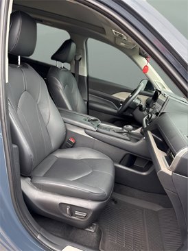 Used 2024 Toyota Grand Highlander Limited image 17