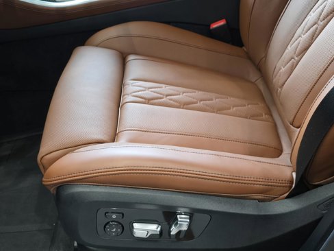 New 2026 BMW X5 M60i w/ Executive Package image 39