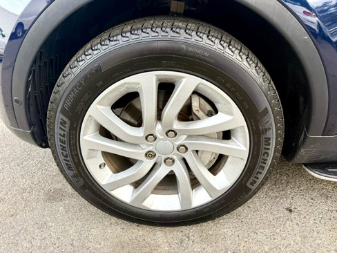 Used 2020 Land Rover Discovery HSE image 10