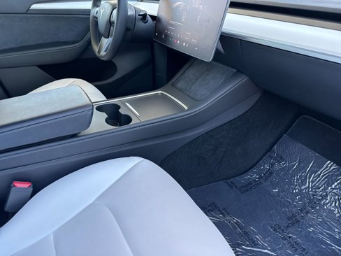 Used 2023 Tesla Model Y Long Range image 16