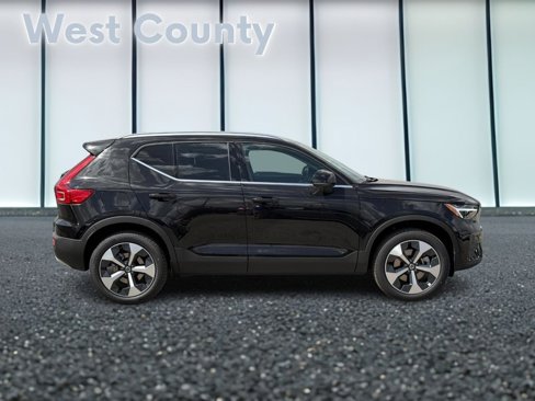 New 2025 Volvo XC40 B5 Core w/ Protection Package Premier image 2