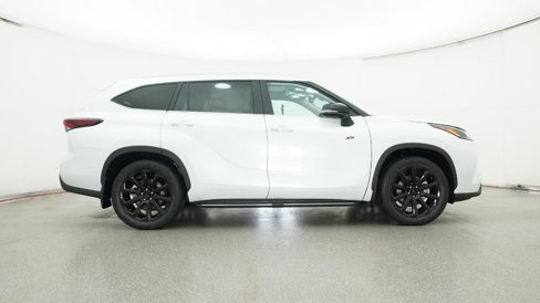 New 2025 Toyota Highlander XLE image 25