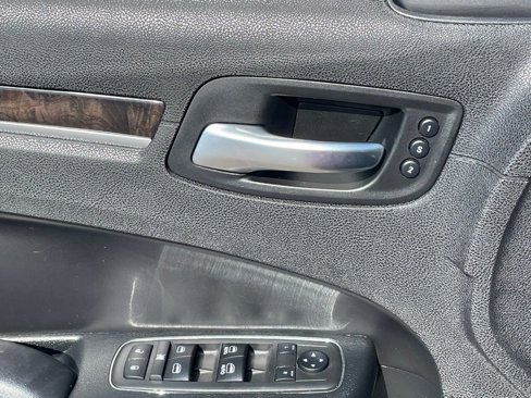 Used 2018 Chrysler 300 Limited w/ Safetytec Plus Group image 25