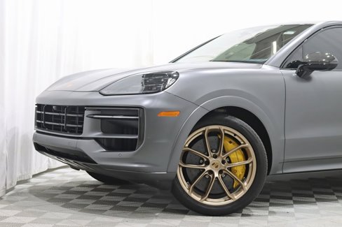 Used 2024 Porsche Cayenne S image 3