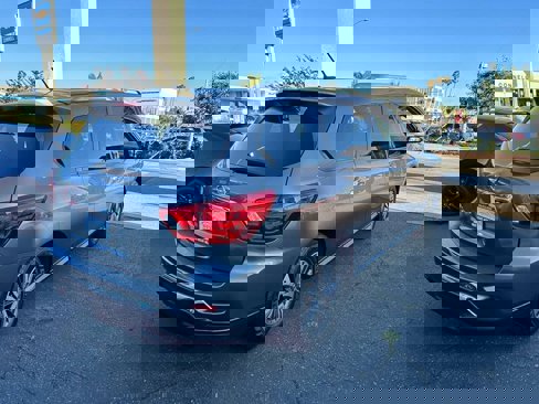Used 2017 Nissan Pathfinder S image 4