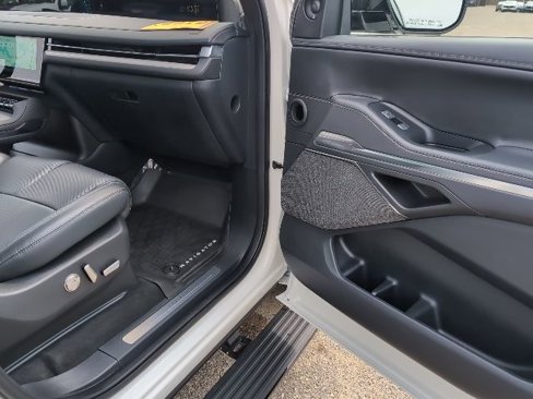 Used 2025 Lincoln Navigator L Reserve w/ Jet Appearance Package image 33