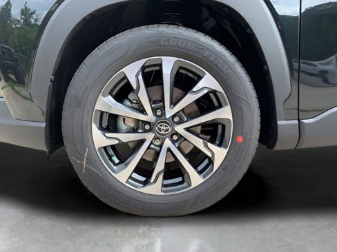 New 2025 Toyota Corolla Cross XLE image 31