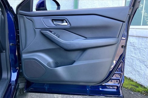 Certified 2025 Nissan Rogue SV image 27