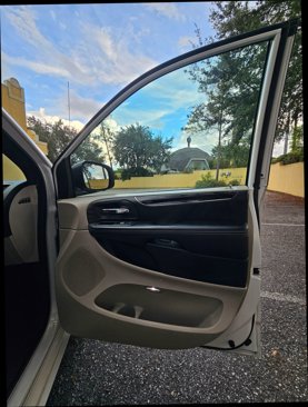 Used 2019 Dodge Grand Caravan SXT image 25