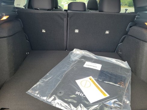 New 2025 Nissan Kicks SV w/ SV Premium Package image 32