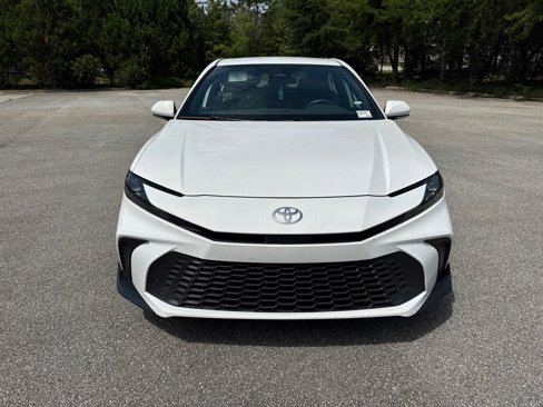 Used 2025 Toyota Camry SE image 2