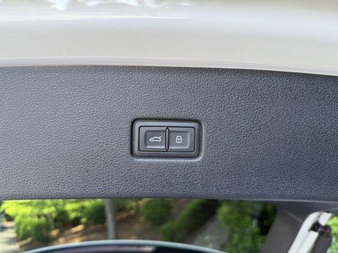 Used 2019 Audi Q8 Premium Plus w/ Premium Plus image 36
