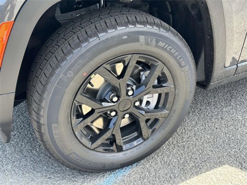 New 2025 Jeep Grand Cherokee L Altitude image 7