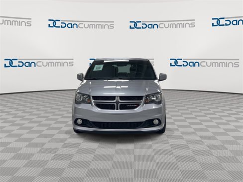 Used 2020 Dodge Grand Caravan GT image 3
