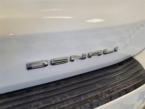 Used 2023 GMC Yukon XL Denali w/ Advanced Technology Package image 9