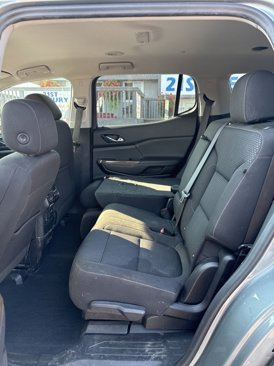 Used 2023 GMC Acadia SLE w/ Driver Convenience Package image 5