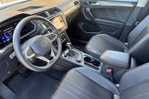 Used 2022 Volkswagen Tiguan SE image 10
