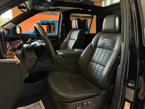 Used 2024 Cadillac Escalade Premium Luxury Platinum image 38