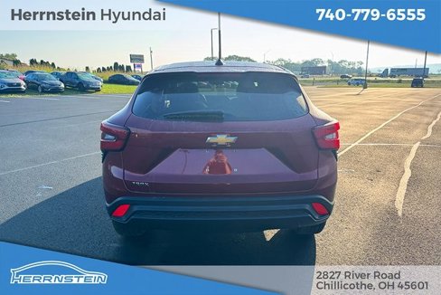 Used 2025 Chevrolet Trax LS w/ LS Convenience Package image 30