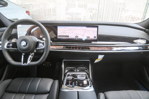 New 2026 BMW 760i xDrive w/ Premium Package image 9