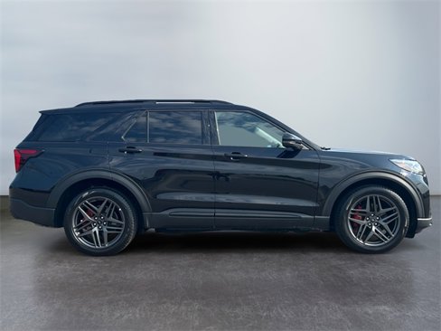Used 2025 Ford Explorer ST image 6