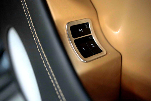 Used 2018 Bentley Bentayga image 76