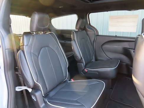 New 2026 Chrysler Pacifica Limited image 28