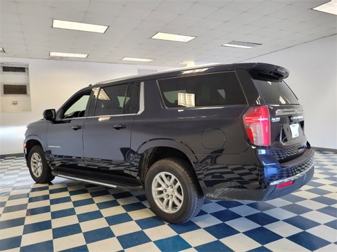 Used 2023 Chevrolet Suburban LT image 8