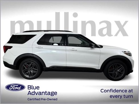 Certified 2025 Ford Explorer ST image 4
