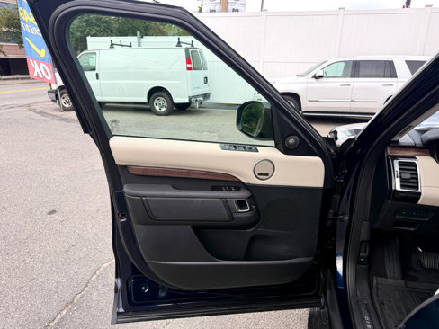 Used 2020 Land Rover Discovery HSE image 14