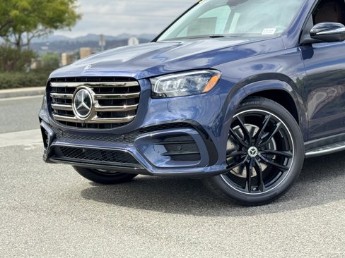 New 2026 Mercedes-Benz GLS 450 4MATIC image 3