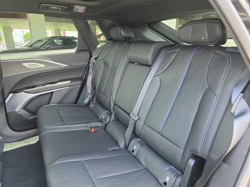 New 2026 Cadillac Lyriq V image 18