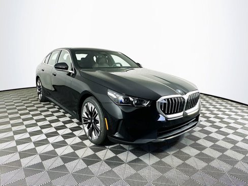 New 2026 BMW 540i xDrive w/ Executive Package image 2