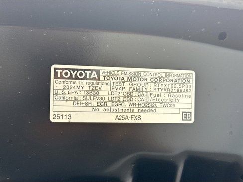 Used 2024 Toyota RAV4 SE image 18