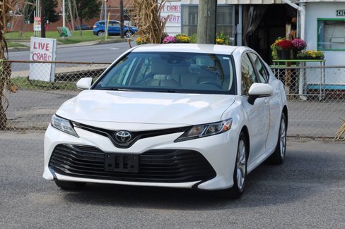 Used 2020 Toyota Camry LE image 3