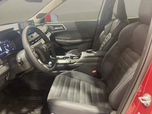 New 2025 Mitsubishi Outlander SEL image 12