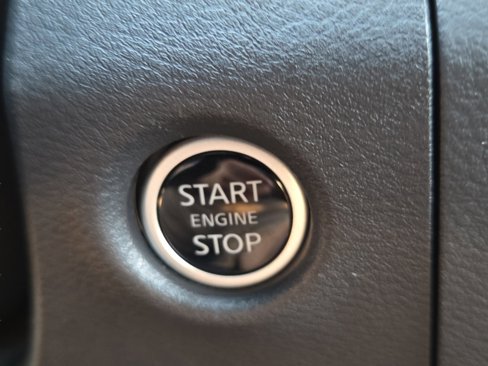 Used 2025 Nissan Frontier SV image 12