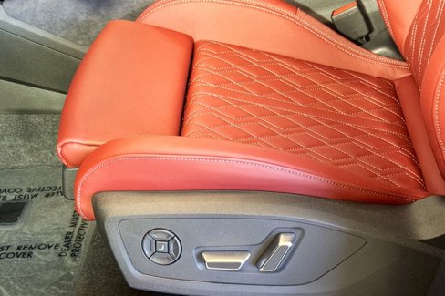 New 2025 Audi SQ6 e-tron Premium Plus image 16