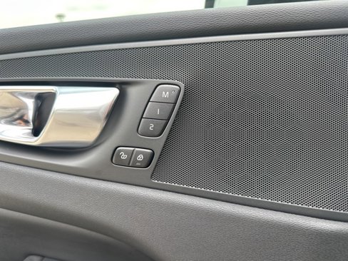 Certified 2025 Volvo XC60 B5 Plus image 31