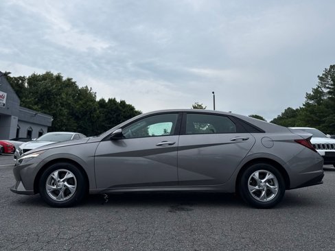 Used 2021 Hyundai Elantra SE image 2