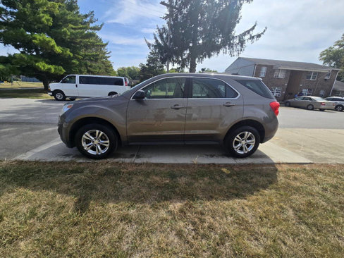 Used 2010 Chevrolet Equinox LS image 2