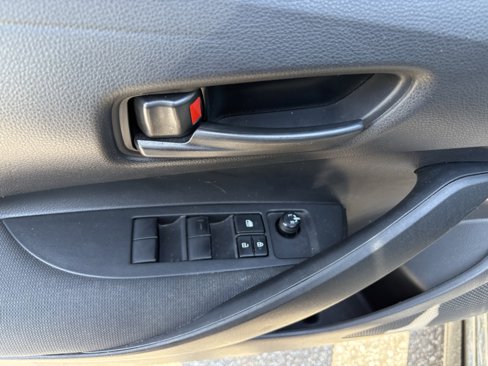 Used 2022 Toyota Corolla LE image 18