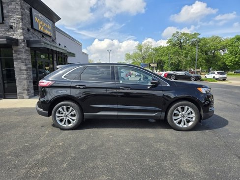 Used 2024 Ford Edge Titanium image 8